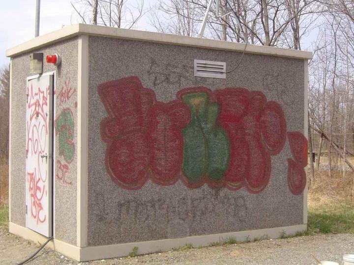 Nous sommes spécialisés dans le nettoyage de graffitis.