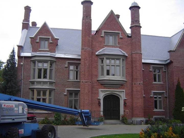 Nous proposons un service de lavage à haute pression pour bâtiments.